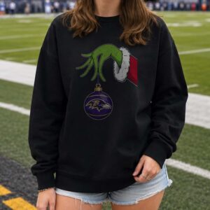 Dr. Seuss Grinch Hand Holding Christmas Ornament Baltimore Ravens Fan T-Shirt