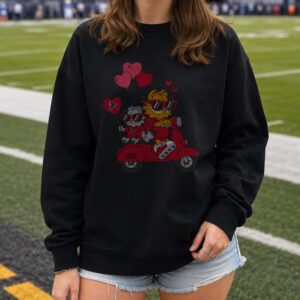 Garfield Atlanta Falcons Valentine's Day Heart Balloon Scooter T-Shirt