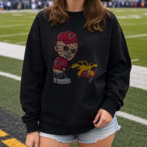 Pinhead Hellraiser Atlanta Falcons Peeing On Tampa Bay Buccaneers Funny Horror T-Shirt