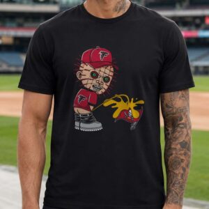 Pinhead Hellraiser Atlanta Falcons Peeing On Tampa Bay Buccaneers Funny Horror T-Shirt